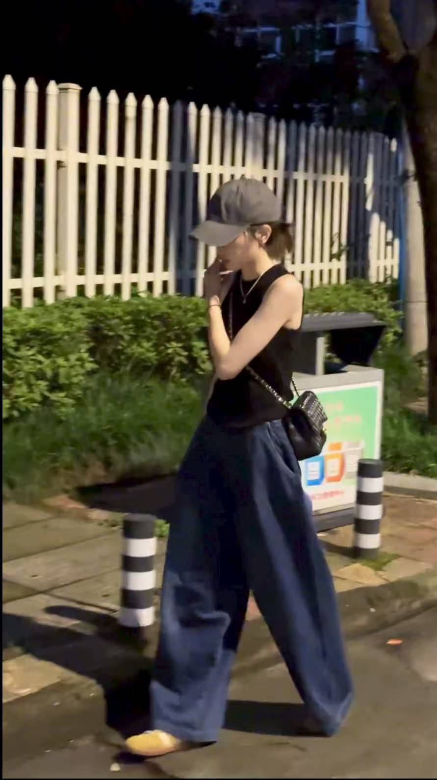 Women's Casual Two-Piece Set Sleeveless Vest and Slimming Retro Jeans - Image 3