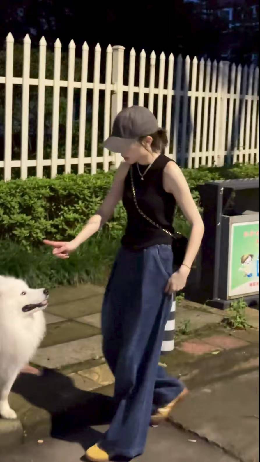 Women's Casual Two-Piece Set Sleeveless Vest and Slimming Retro Jeans - Image 4