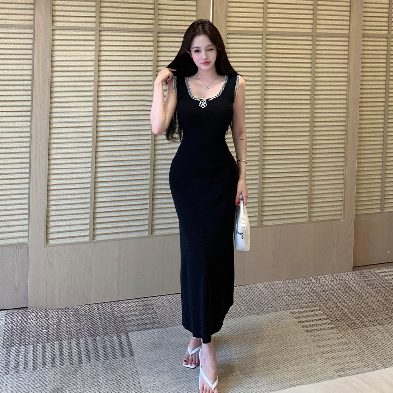 2026 Summer New Light Luxury Sleeveless Camellia Knit Dress - Image 2
