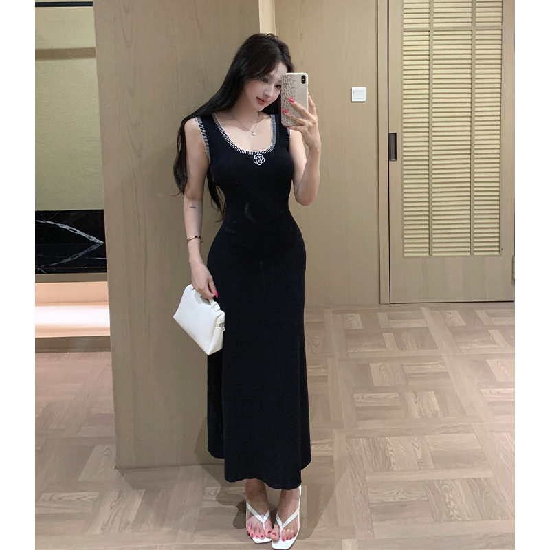 2026 Summer New Light Luxury Sleeveless Camellia Knit Dress - Image 3